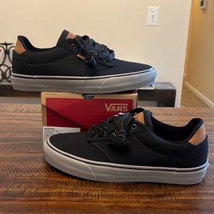 Mens Vans Atwood Deluxe size 10